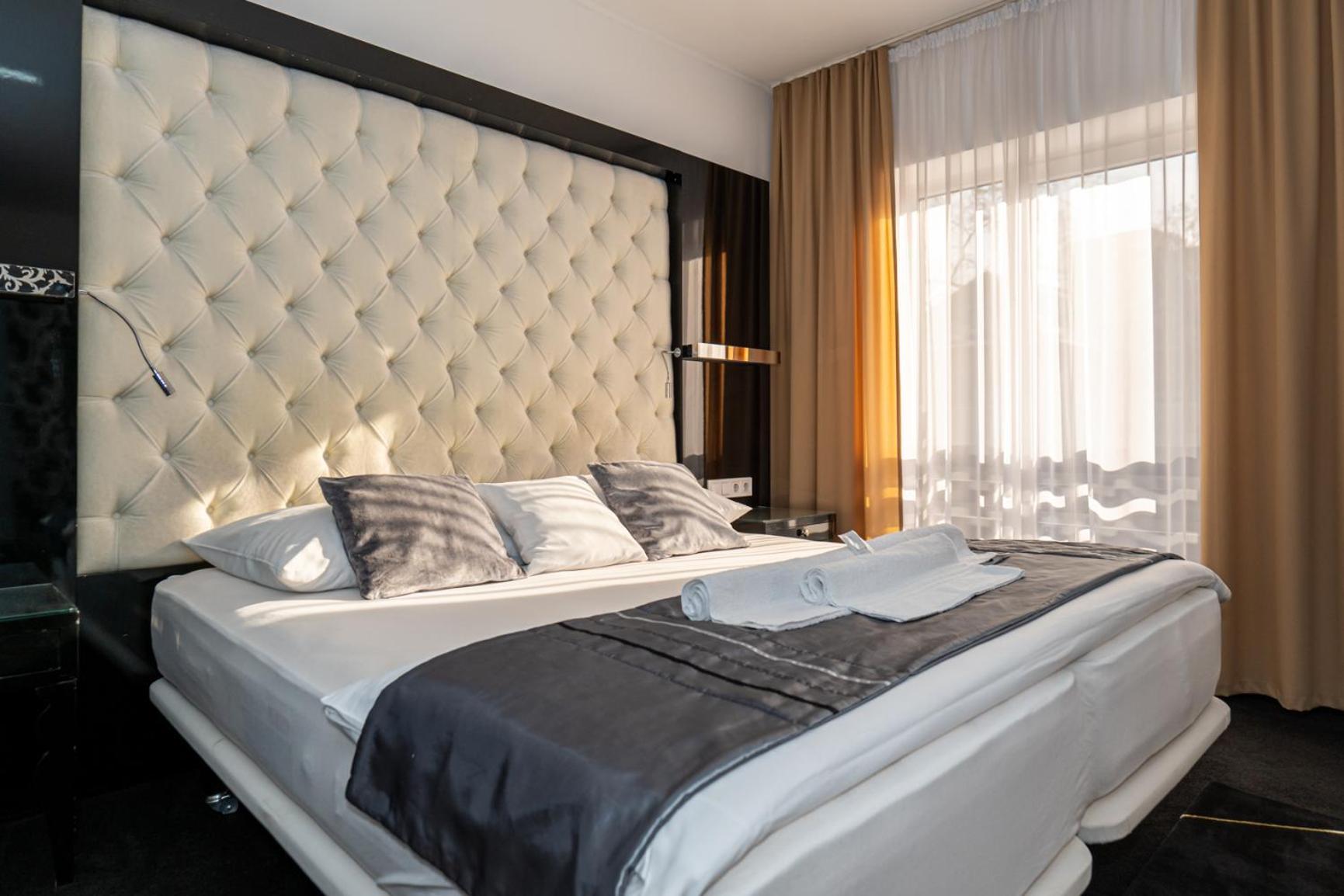 Titan Centrum Apartman Ньиредьхаза Экстерьер фото